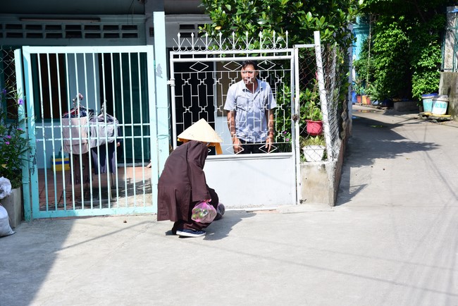 Continuing to support people in need in the Covid-19 pandemic of Hoang Phap Pagoda (series 4)